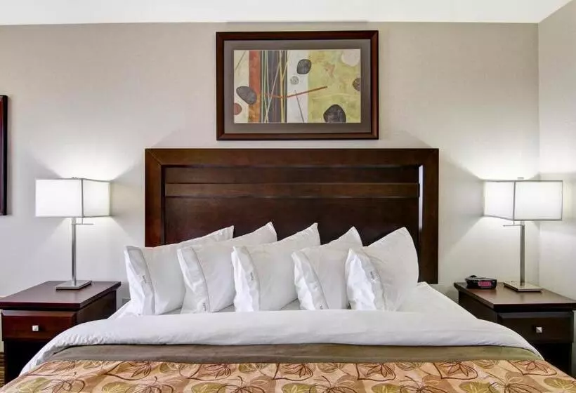 Отель Coast Weyburn