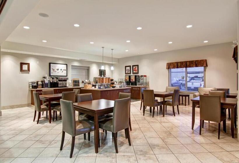 בית מלון כפרי Coast Weyburn