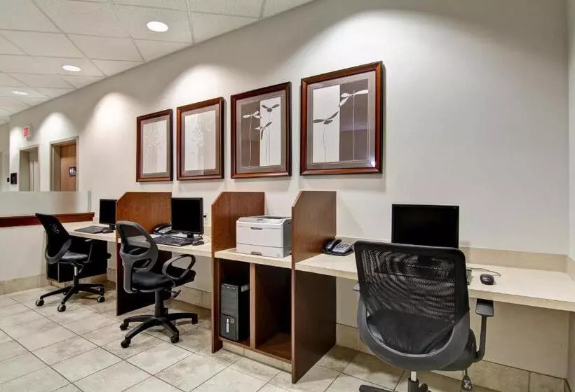 Отель Coast Weyburn