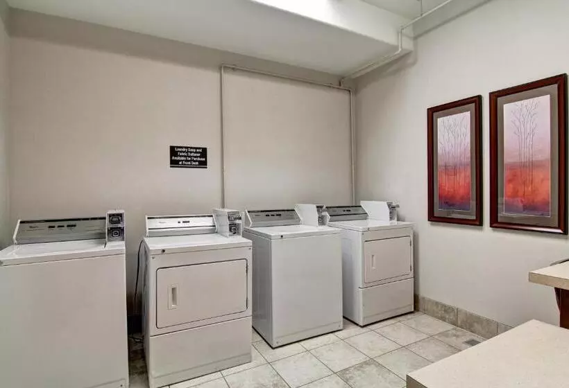 Отель Coast Weyburn