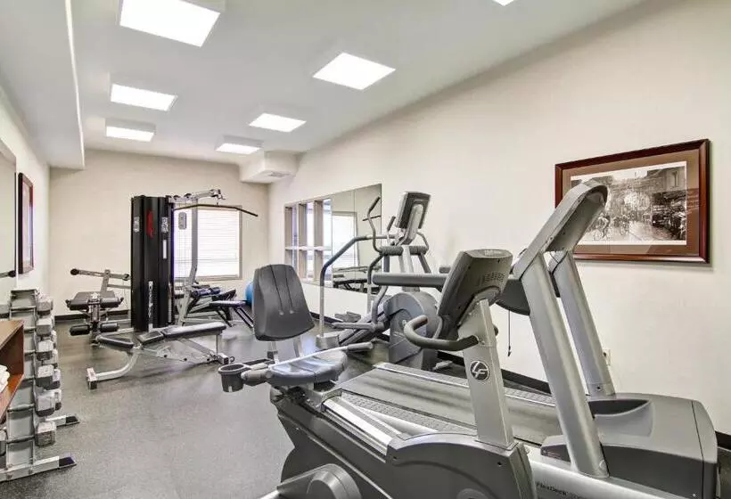 Отель Coast Weyburn