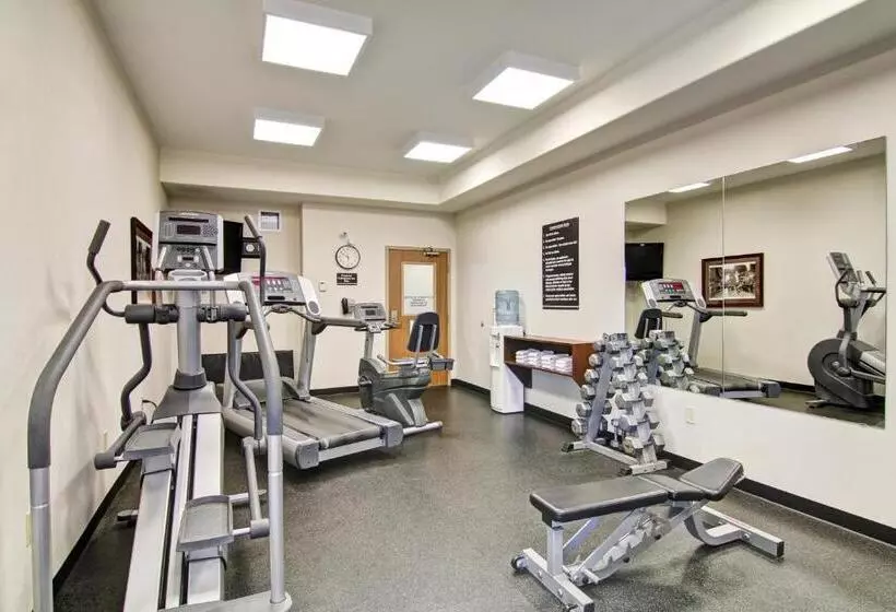 Отель Coast Weyburn