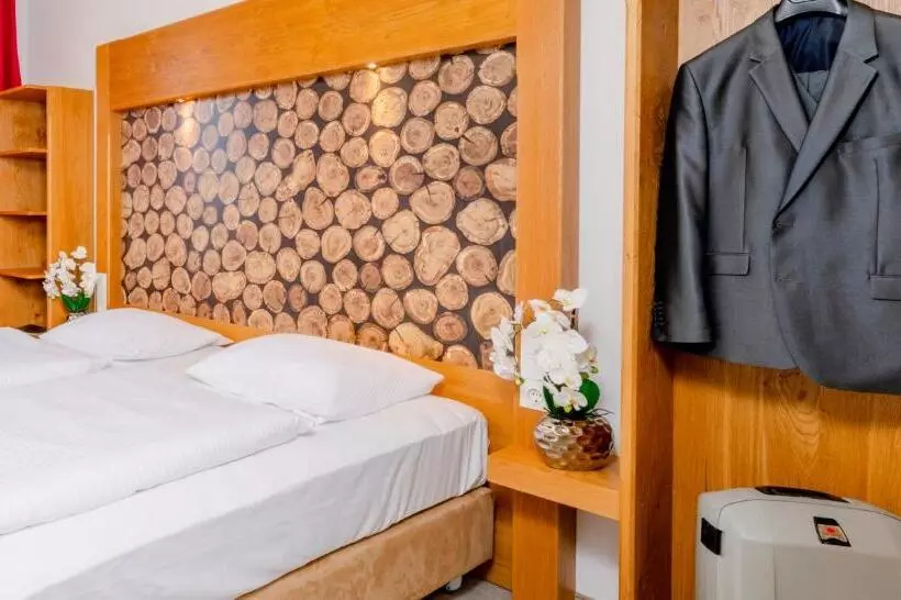 Отель Plaza Inn Dachau München