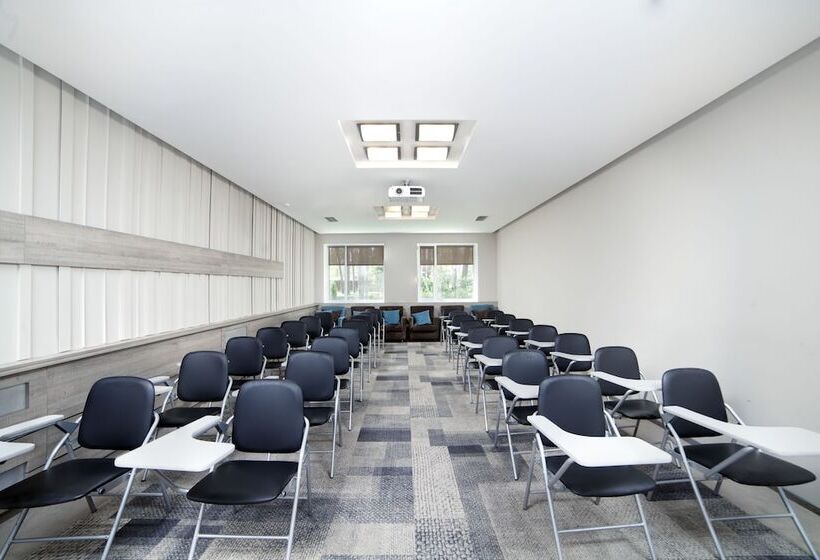 هتل Grand Admiral Resort & Spa