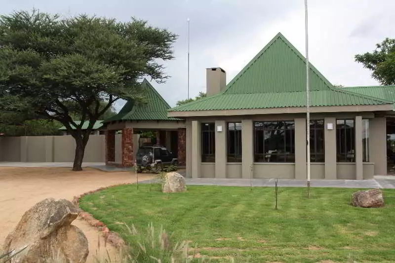 בית מלון כפרי Otjiwa Safari Lodge