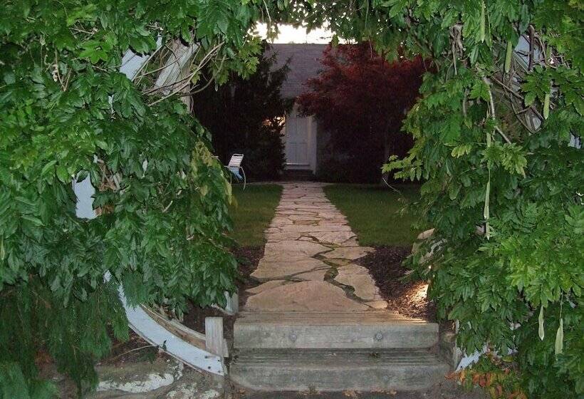 فندق Pleasant Bay Village Resort