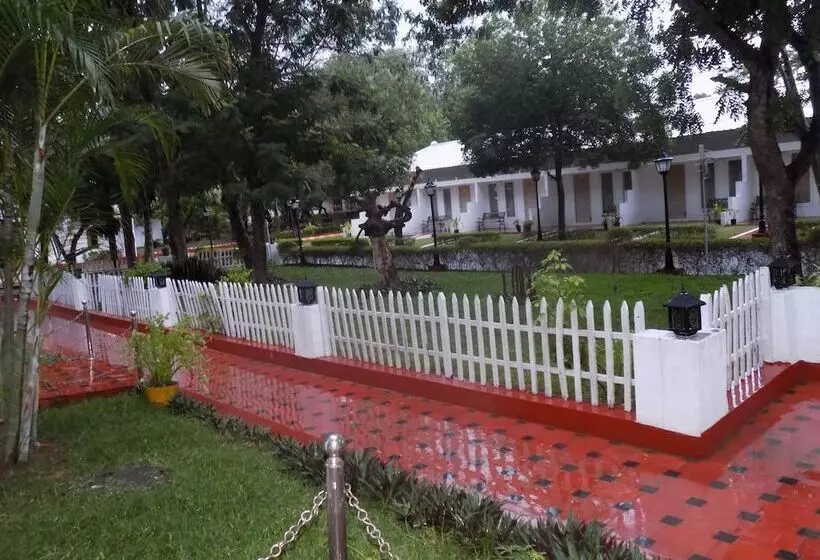 Отель Sathyam Grand Resort, Sriperumbudur