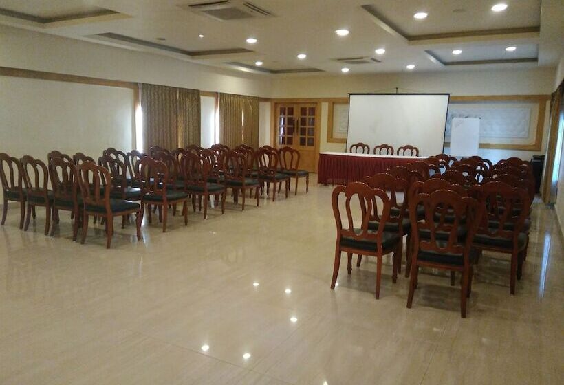 호텔 Sathyam Grand Resort, Sriperumbudur