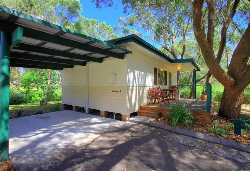 Отель The Retreat Port Stephens