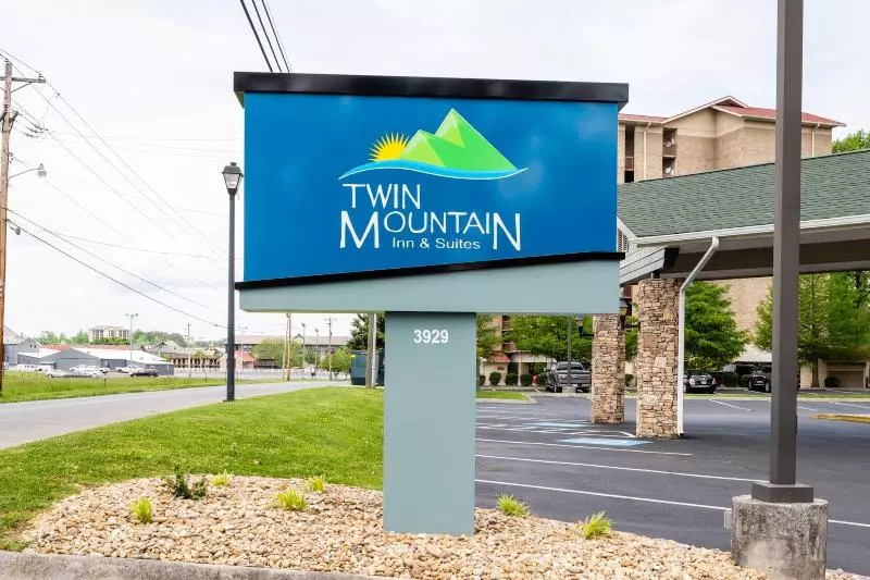 酒店 Twin Mountain Inn & Suites