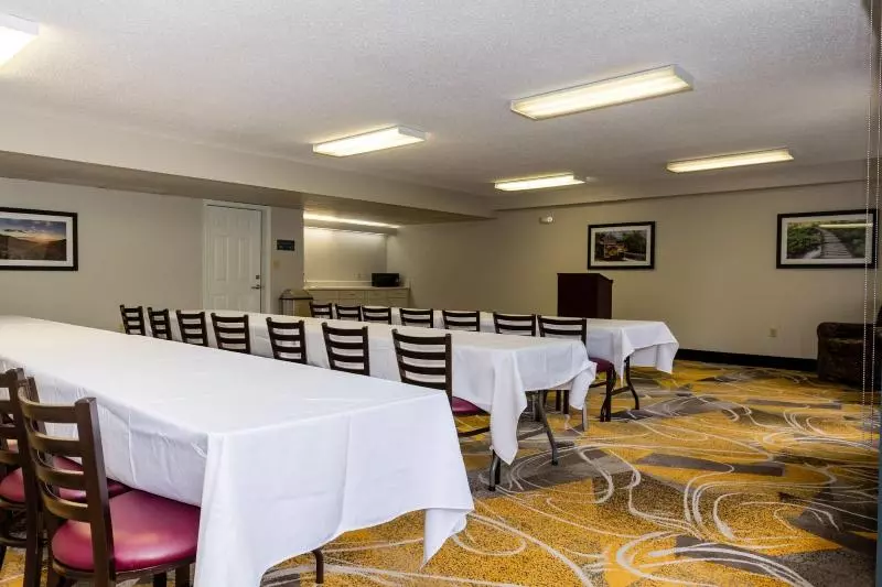 酒店 Twin Mountain Inn & Suites