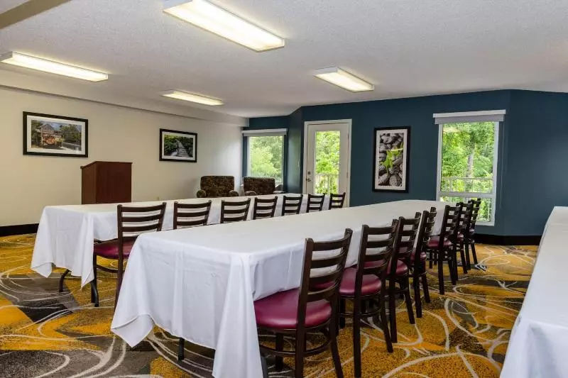 酒店 Twin Mountain Inn & Suites