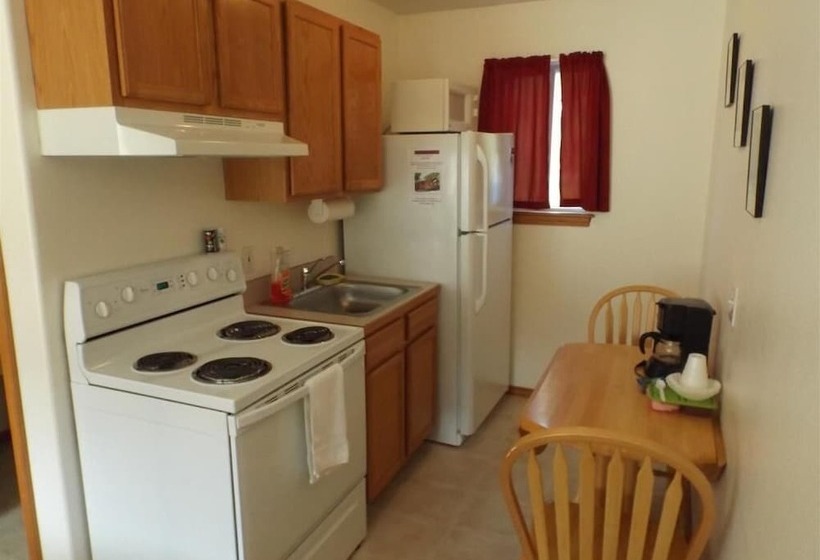 فندق على الطريق Clark Fork Lodge