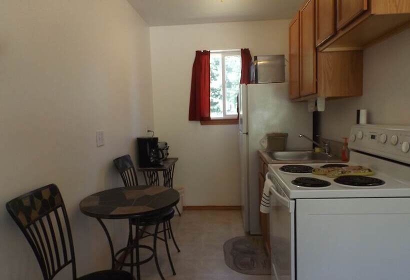 فندق على الطريق Clark Fork Lodge