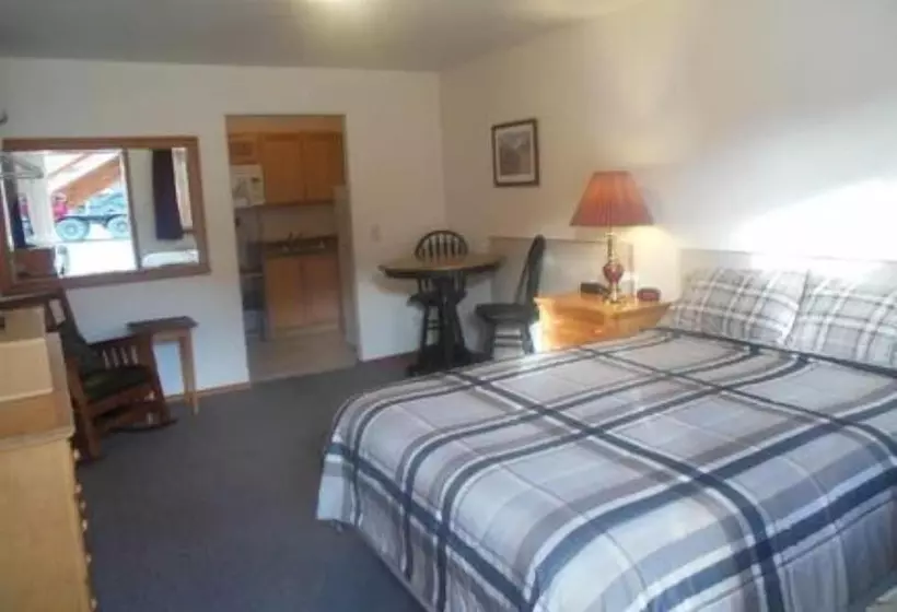 Motel Clark Fork Lodge