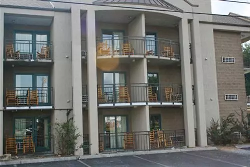 Norma Dan Motel   Near Dolly Parton S Stampede Dinner Attraction