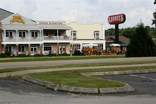 Norma Dan Motel   Near Dolly Parton S Stampede Dinner Attraction