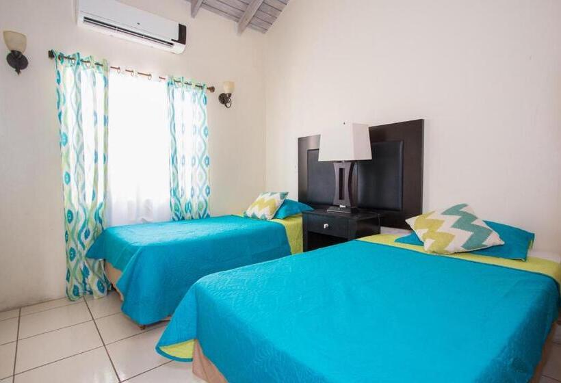 پانسیون Connie's Comfort Suites