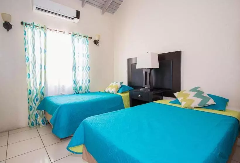 پانسیون Connie's Comfort Suites