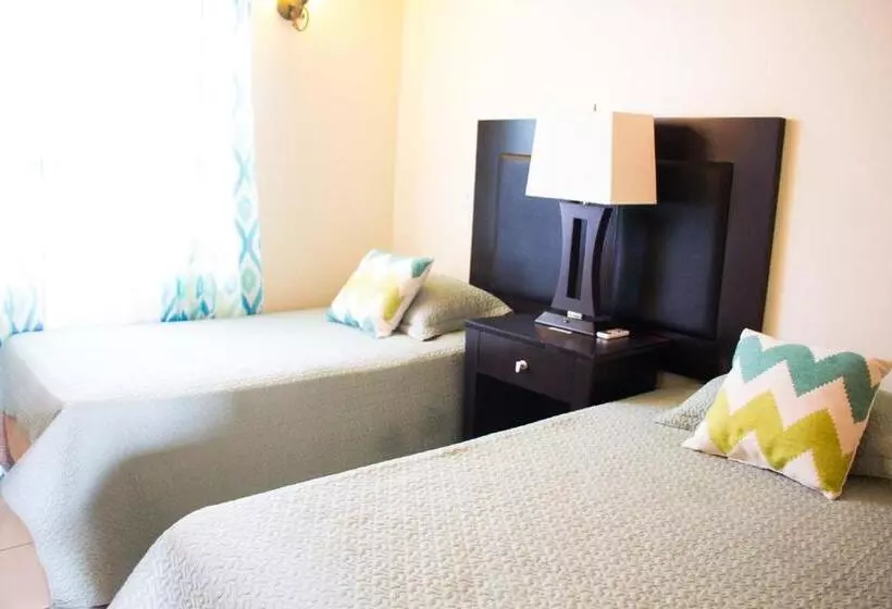 پانسیون Connie's Comfort Suites