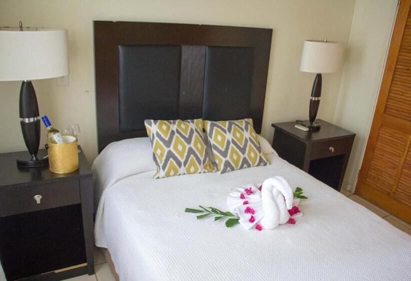 پانسیون Connie's Comfort Suites