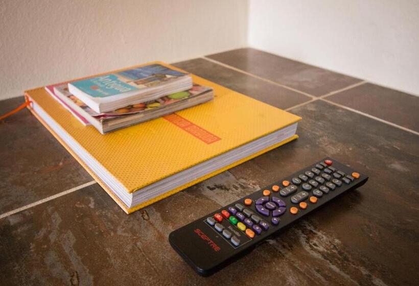 پانسیون Connie's Comfort Suites