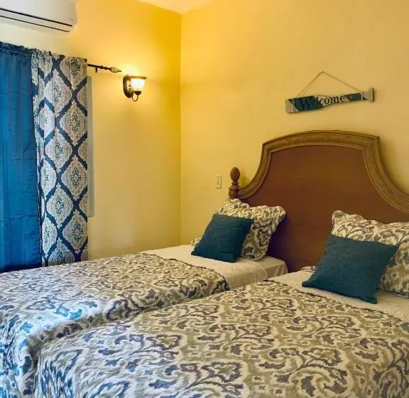 پانسیون Connie's Comfort Suites