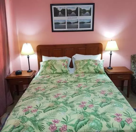 膳宿费 Piarco Village Suites