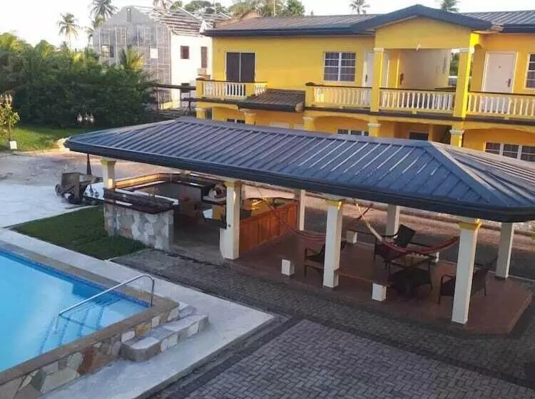 膳宿费 Piarco Village Suites