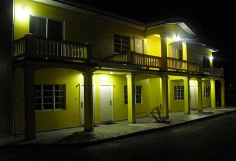 پانسیون Piarco Village Suites