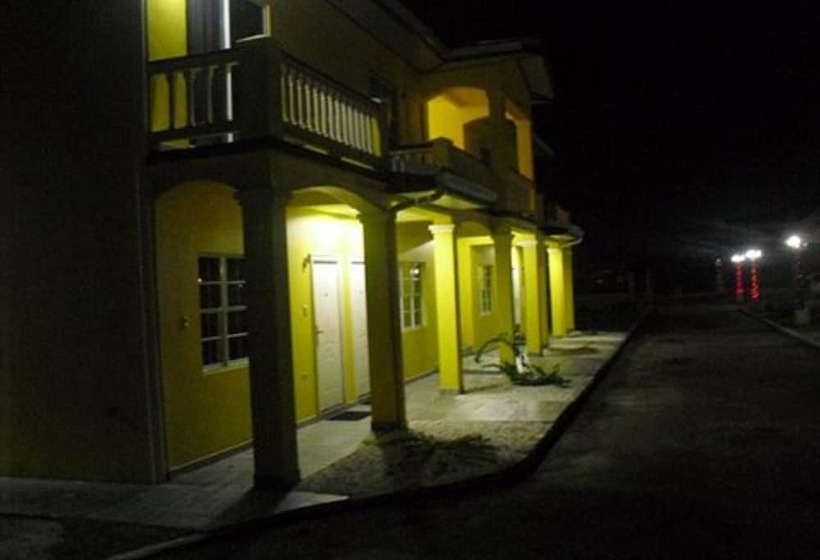 پانسیون Piarco Village Suites