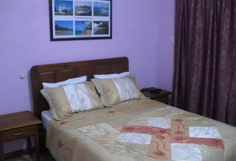 膳宿费 Piarco Village Suites