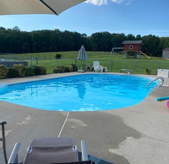 Wolf Creek Farm B&b And Motorcycle Manor At Wolf Creek Farm, Llc