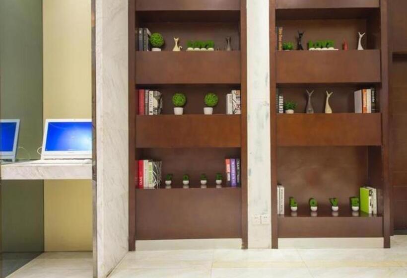 בית מלון כפרי City Comfort Inn Wuhan Guanggu Textile University