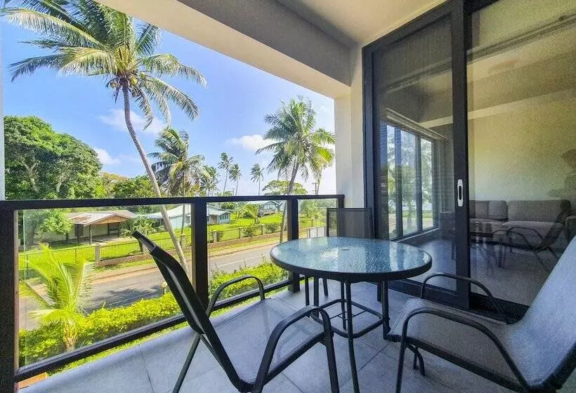 Hotelli Seafront Apartment Coral Coast