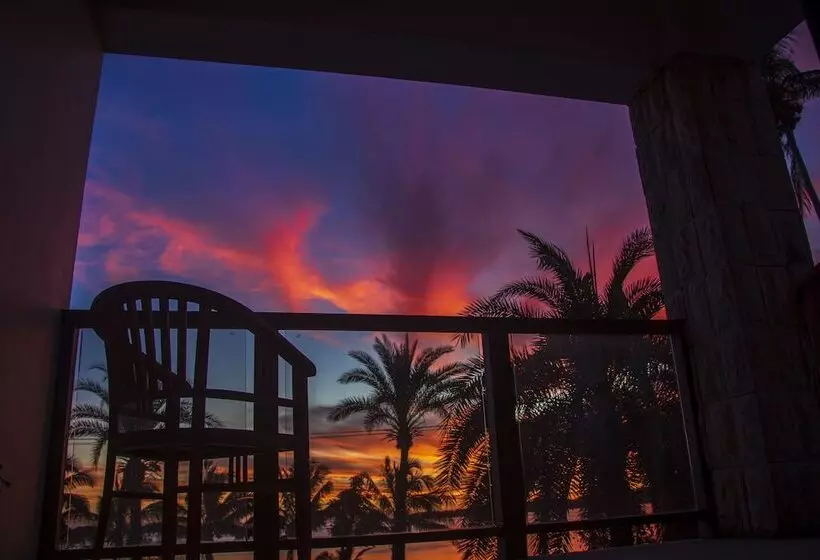 Hotelli Seafront Apartment Coral Coast