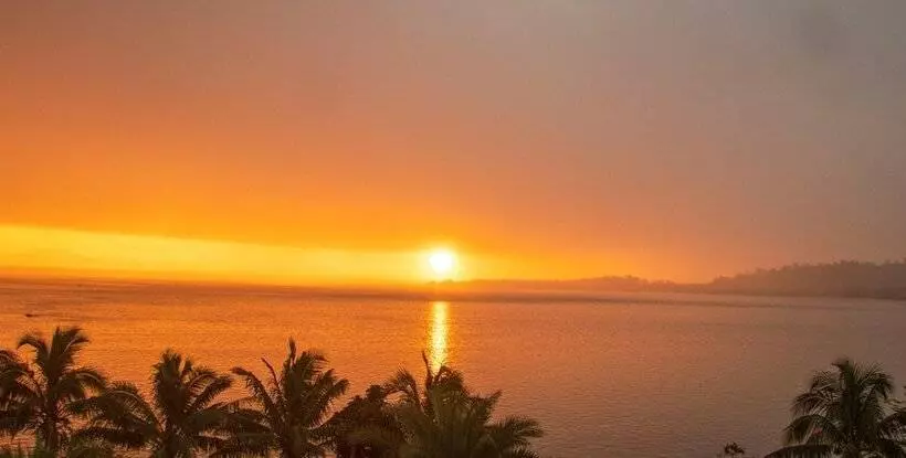 Hotelli Seafront Apartment Coral Coast