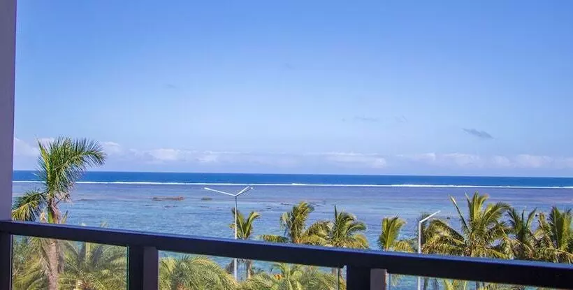 Hotelli Seafront Apartment Coral Coast