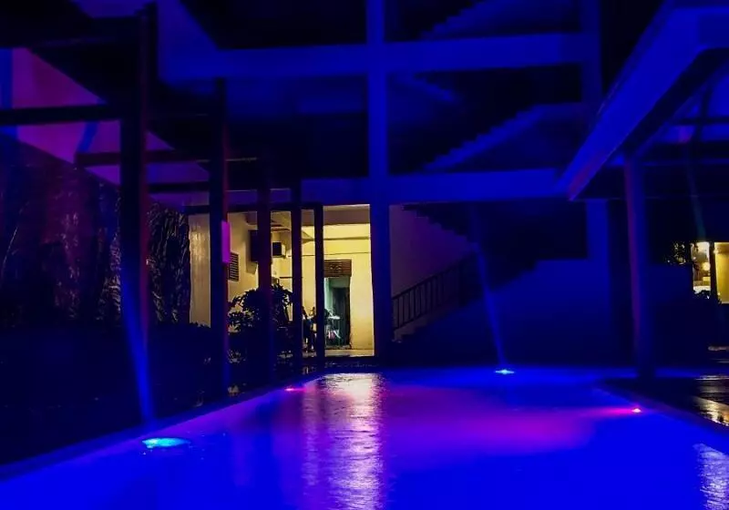 Hotelli Seafront Apartment Coral Coast