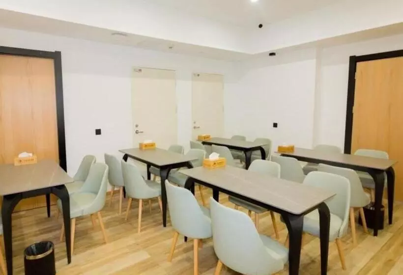 ホテル Greentree Inn Express Henan Xinyang Huaibin County