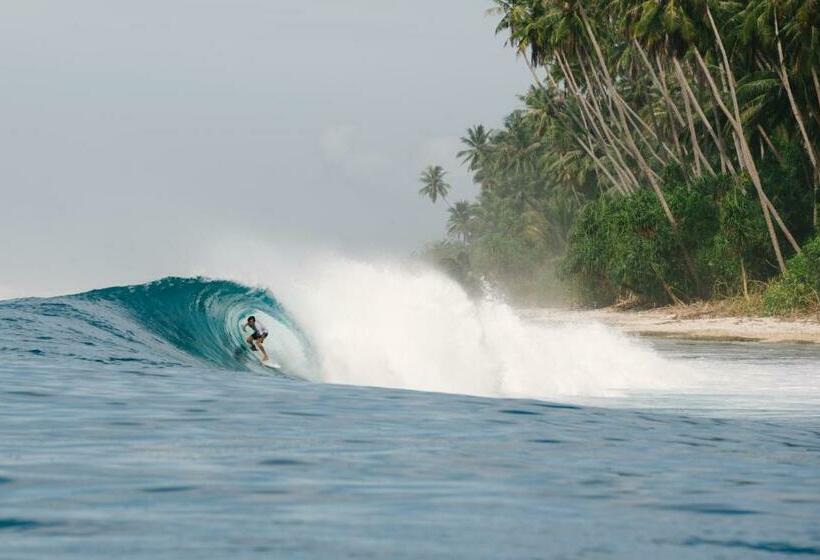 הוסטל Batu Rundung Surf Resort