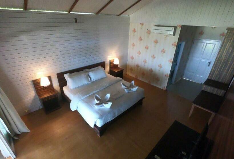 הוסטל Batu Rundung Surf Resort