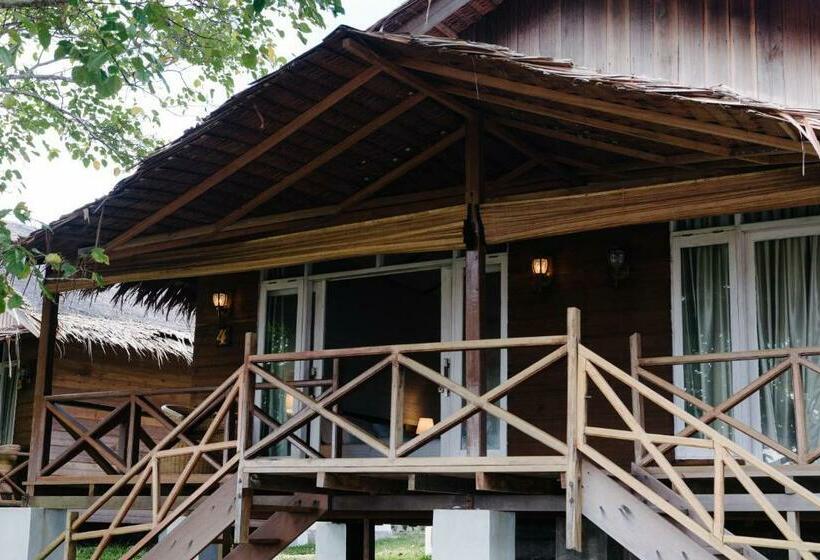 הוסטל Batu Rundung Surf Resort