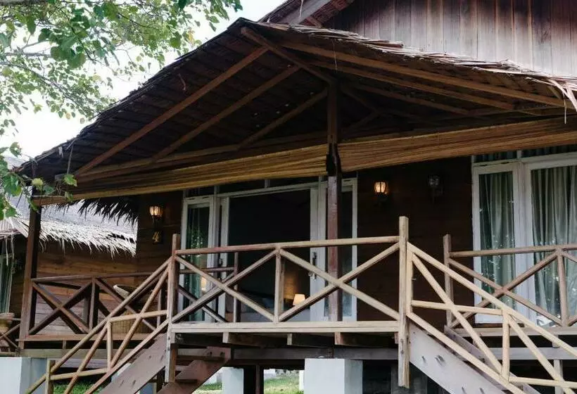 Retkeilymaja Batu Rundung Surf Resort