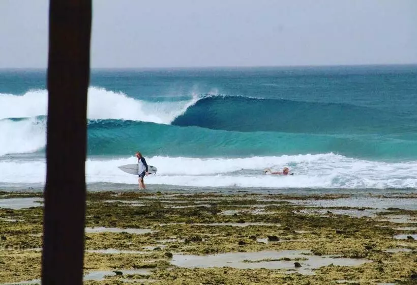 Retkeilymaja Batu Rundung Surf Resort