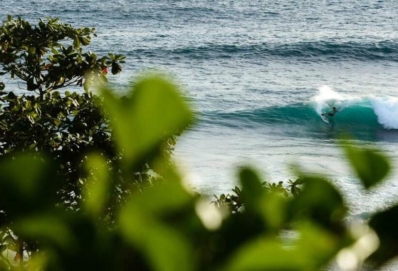 הוסטל Batu Rundung Surf Resort