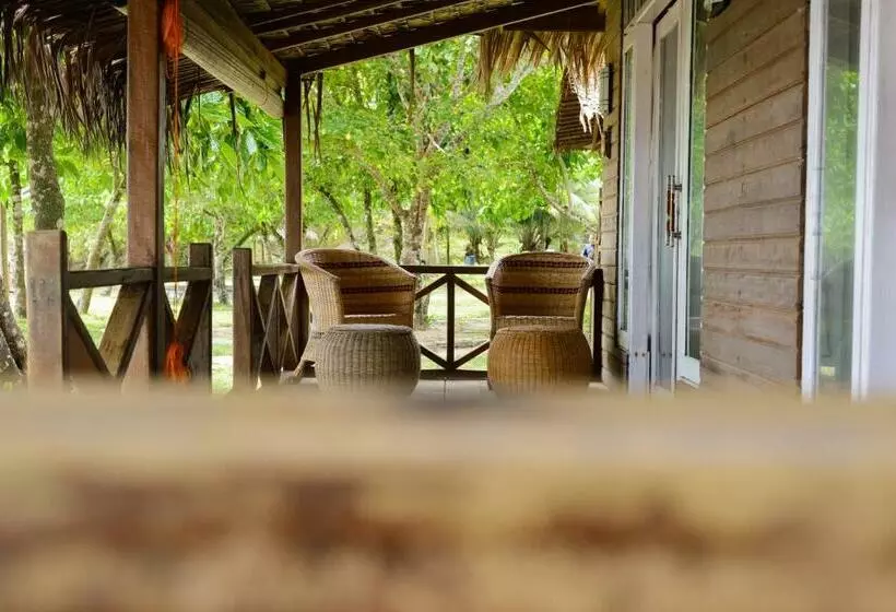 Retkeilymaja Batu Rundung Surf Resort