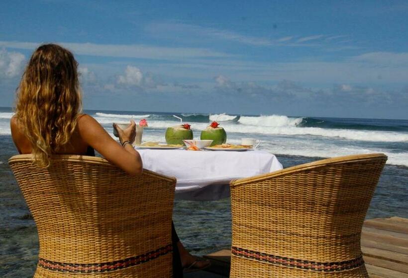 הוסטל Batu Rundung Surf Resort