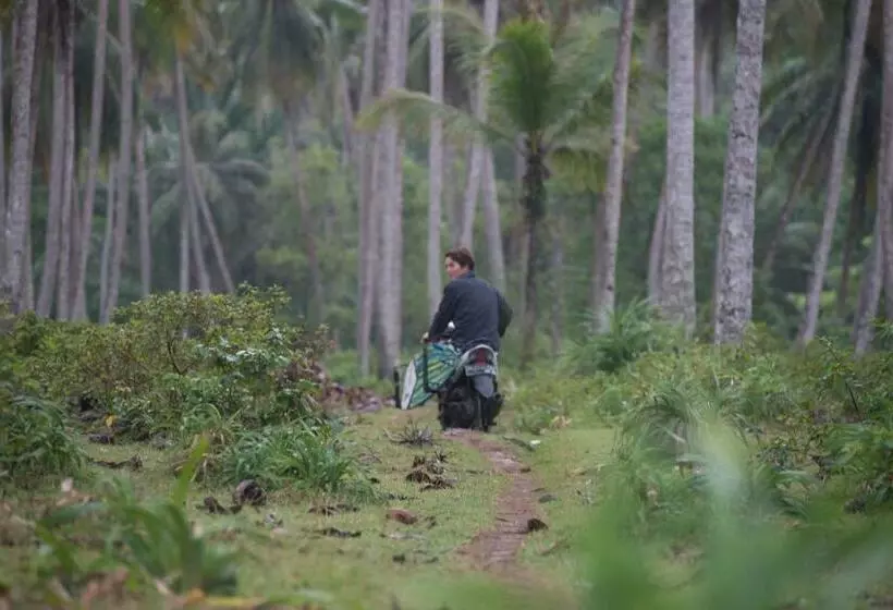 Retkeilymaja Batu Rundung Surf Resort