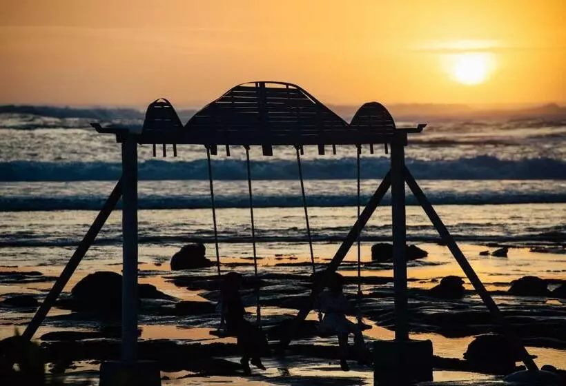 Retkeilymaja Batu Rundung Surf Resort